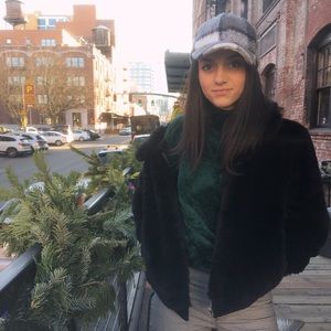 Meet your Posher, Elena